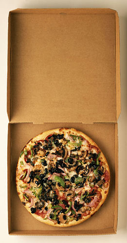 pizza in box, getty image FD004171 (RF)