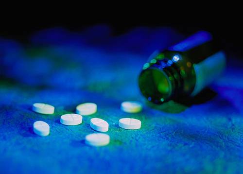 spilled pills, getty image MD002454 (RF)